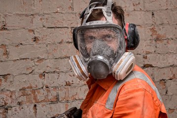 Rischio chimico nel settore dell’edilizia, dall’Inail una guida alla scelta e all’utilizzo dei dispositivi di protezione individuale